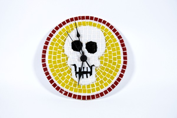 Mosaik Uhr "Totenkopf"
