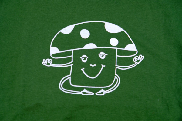 T-Shirt "Yoga-Fliegenpilz" grün